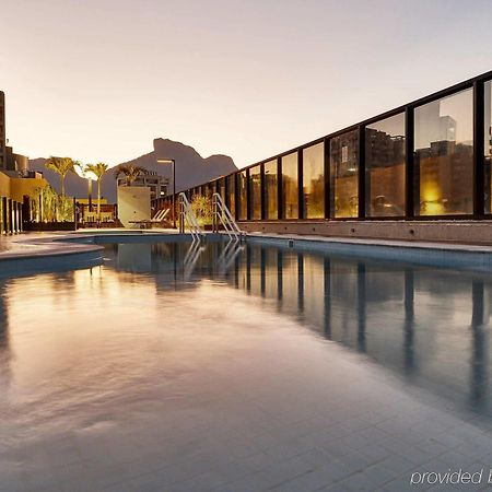 Hotel Radisson Rio De Janeiro Barra Zewnętrze zdjęcie The rooftop pool at the hotel