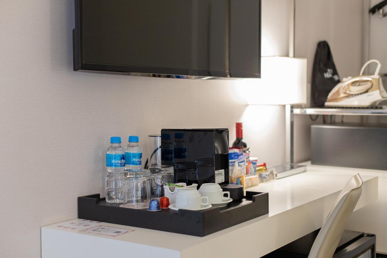 Hotel Radisson Rio De Janeiro Barra Zewnętrze zdjęcie A Nespresso machine in a hotel room