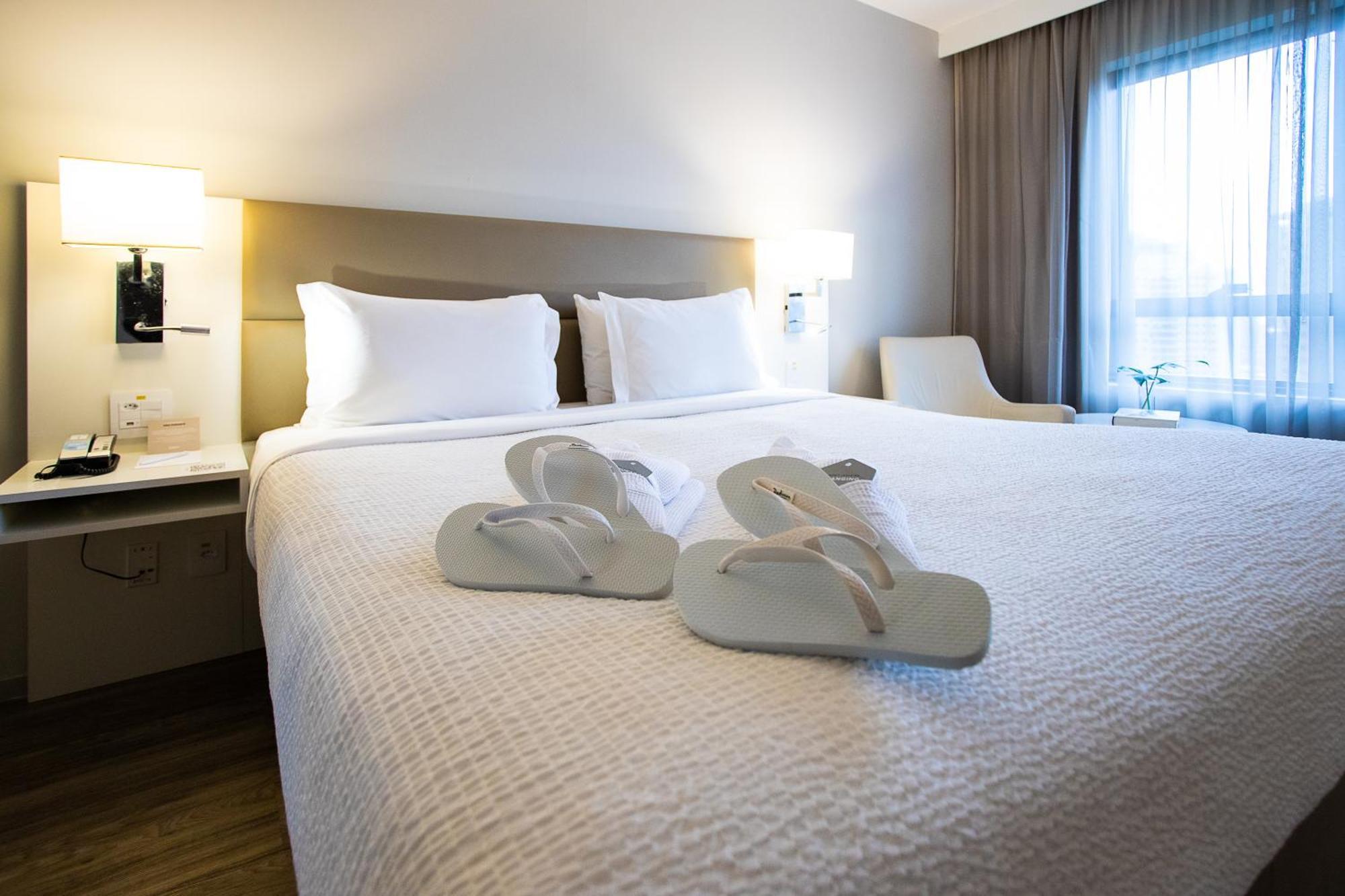 Hotel Radisson Rio De Janeiro Barra Pokój zdjęcie A room at the Hilton Garden Inn in San Francisco