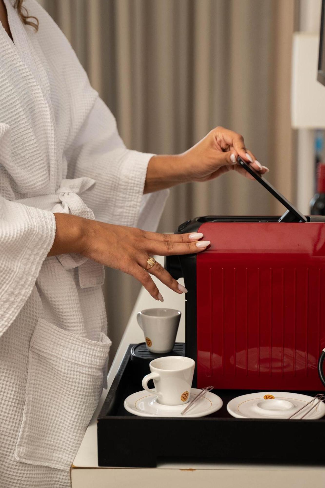 Hotel Radisson Rio De Janeiro Barra Zewnętrze zdjęcie A Nespresso machine