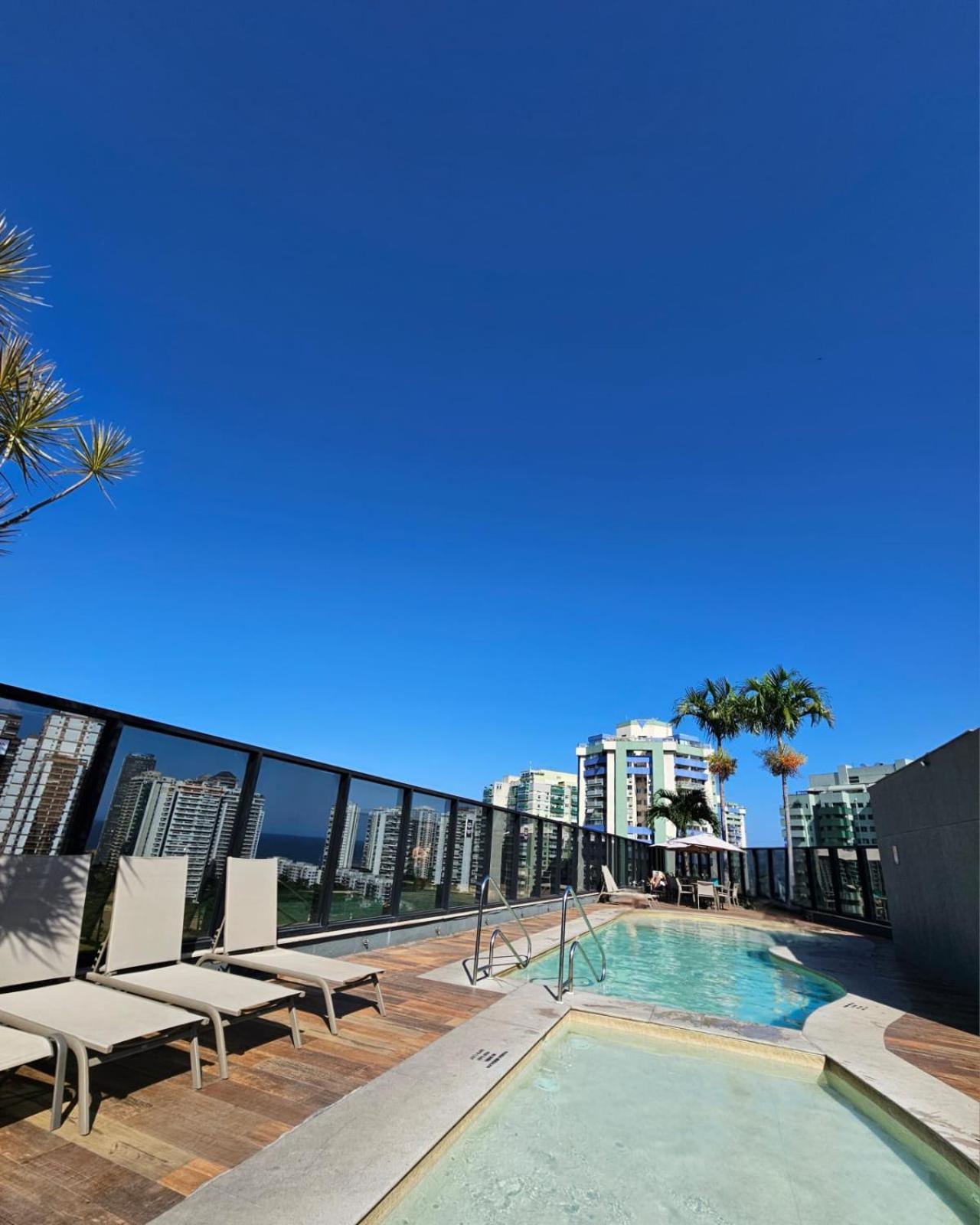Hotel Radisson Rio De Janeiro Barra Zewnętrze zdjęcie Rooftop pool at the Miramar Beach Hotel