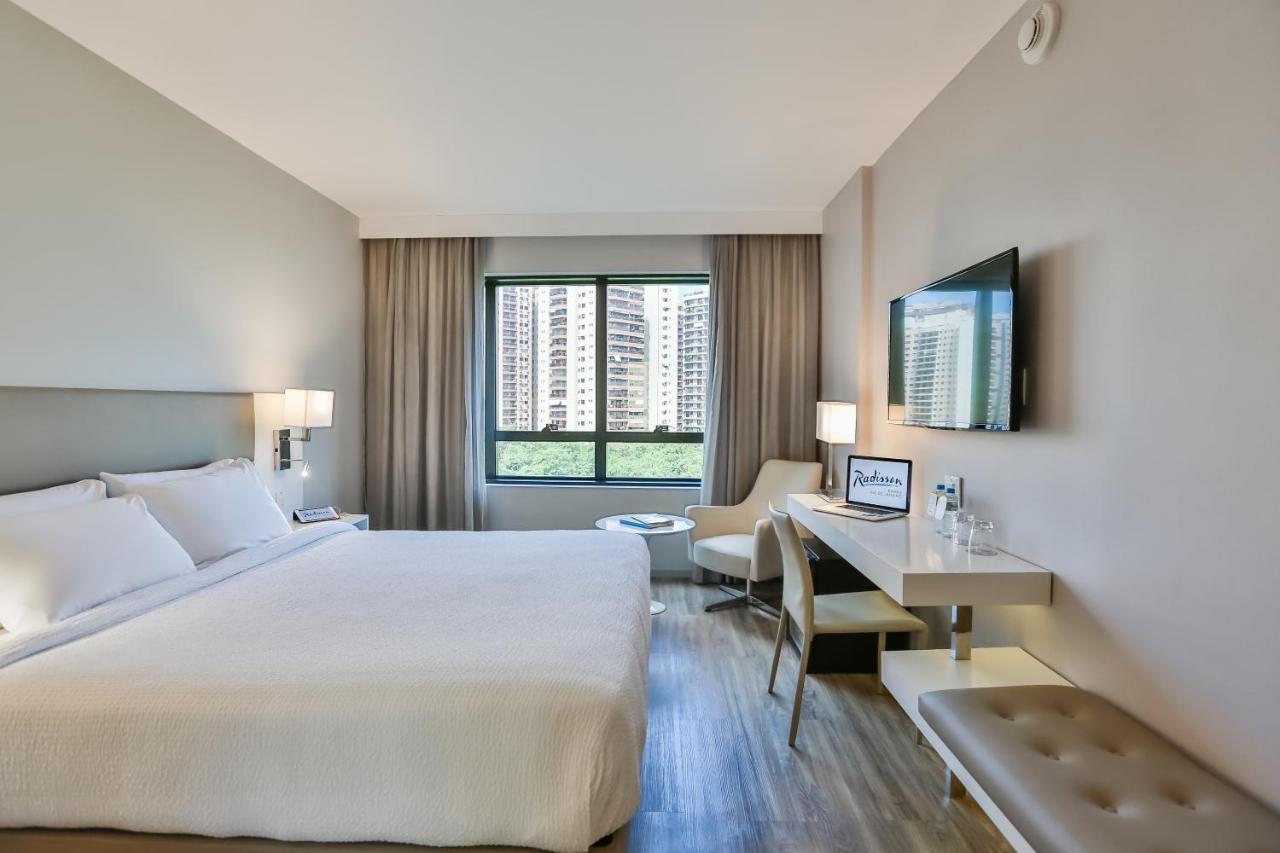 Hotel Radisson Rio De Janeiro Barra Zewnętrze zdjęcie A room at the hotel